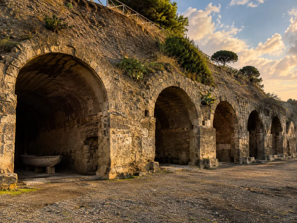 I fornici voltati sulla linea costiera antica di Ercolano